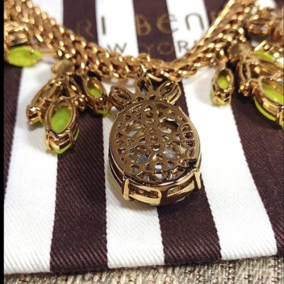 Henri 🍍Bendel Pineapple Statement Necklace with Swarovski Crystals - Picture 7 of 16